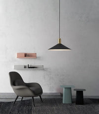 Lampe suspendue en fer pour une déco moderne. | Marco Lucetti