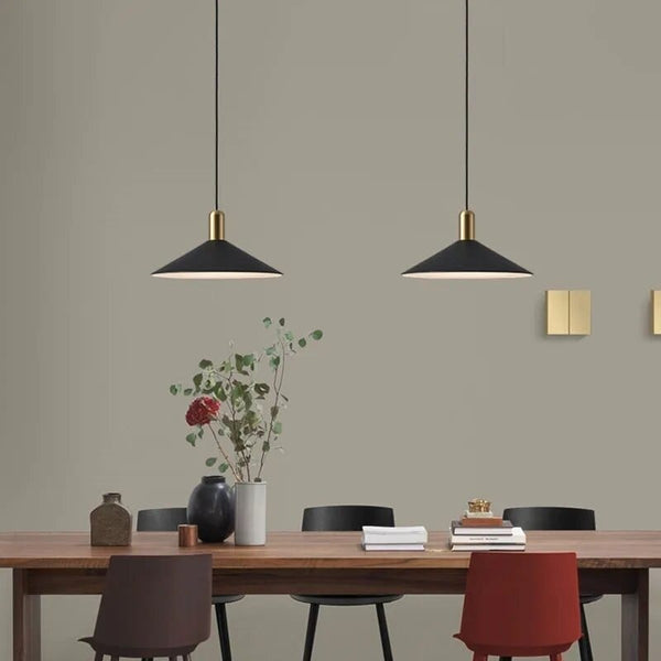 Lampe suspendue en fer pour une déco moderne. | Marco Lucetti