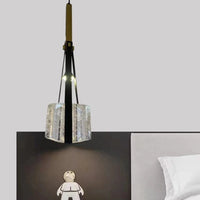 Lampe suspendue en résine et cuir synthétique ajustable en hauteur. | Marco Lucetti