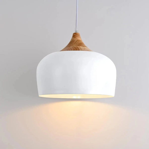 Lampe suspendue nordique en bois massif avec abat-jour en aluminium | Marco Lucetti