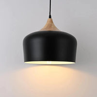 Lampe suspendue nordique en bois massif avec abat-jour en aluminium | Marco Lucetti