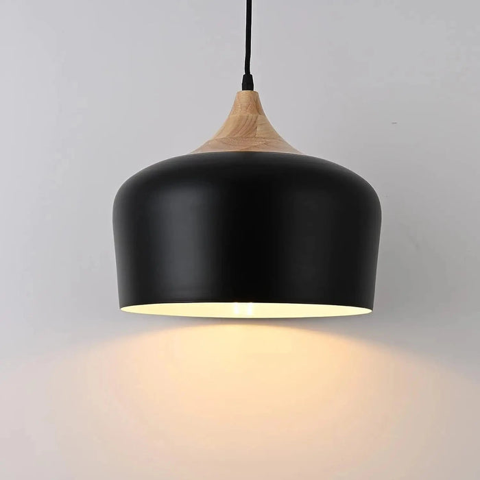 Lampe suspendue nordique en bois massif avec abat-jour en aluminium | Marco Lucetti