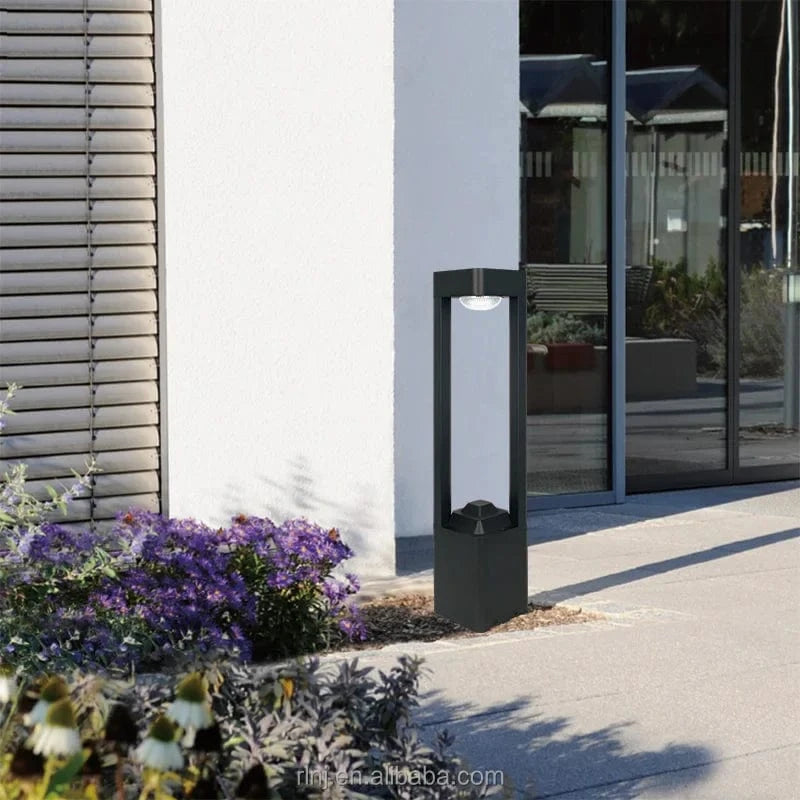 Lampes solaires modernes carrées en aluminium pour extérieur - WaterproofTech | Marco Lucetti