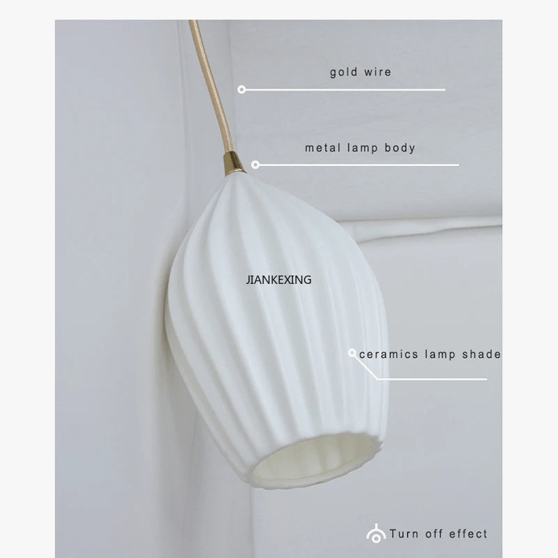 Lampes suspendues en céramique nervurée de style britannique contemporain