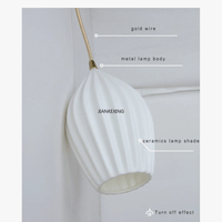 Lampes suspendues en céramique nervurée de style britannique contemporain