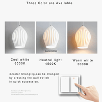 Lampes suspendues en céramique nervurée de style britannique contemporain