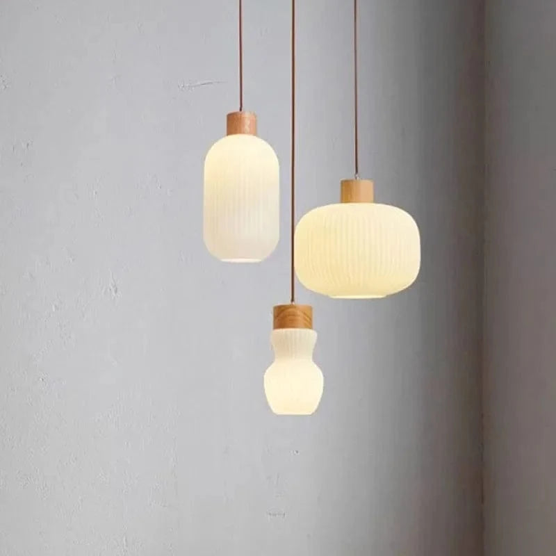 Lustre de Restaurant Nordique en Bois et Verre Blanc à Rayures pour Salle à Manger | Marco Lucetti