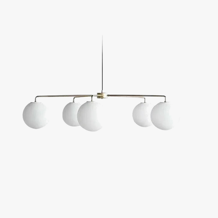 Lustre doré par un styliste danois renommé