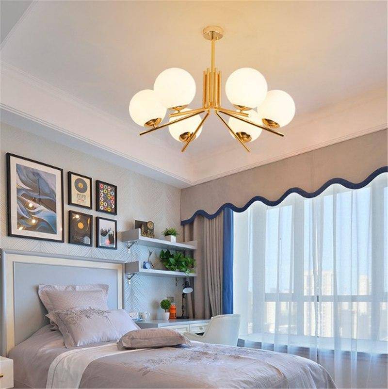 Lustre doré à boules LED | Marco Lucetti