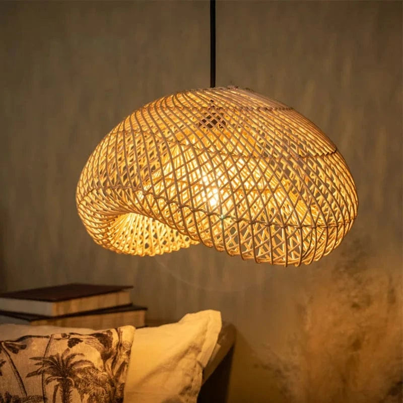 Lustre en rotin fait à la main dans un style Wabi Sabi. | Marco Lucetti