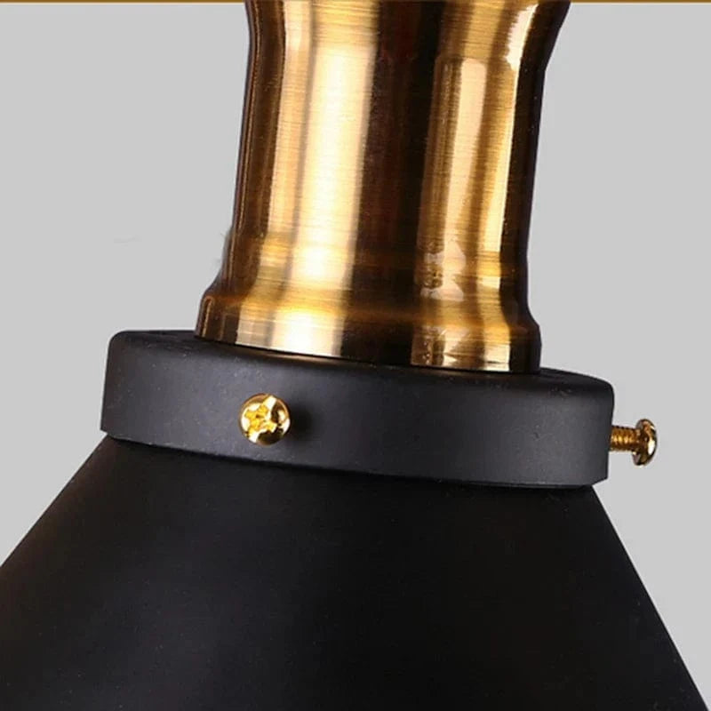 Lustre industriel rétro avec lampe à ficelle moderne pour éclairage intérieur. | Marco Lucetti