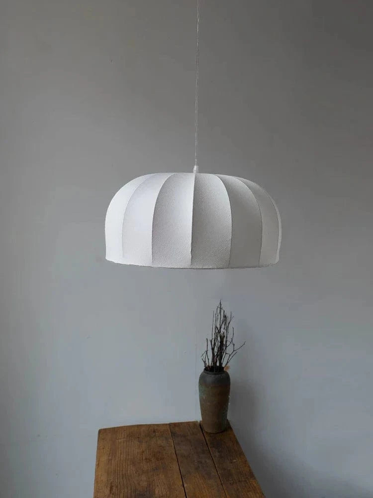 Lustre japonais en soie pour une salle à manger au style Wabi-sabi | Marco Lucetti