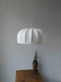 Lustre japonais en soie pour une salle à manger au style Wabi-sabi | Marco Lucetti