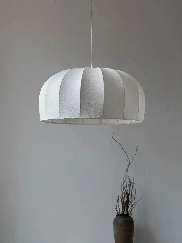 Lustre japonais en soie pour une salle à manger au style Wabi-sabi | Marco Lucetti