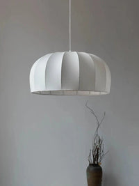 Lustre japonais en soie pour une salle à manger au style Wabi-sabi | Marco Lucetti