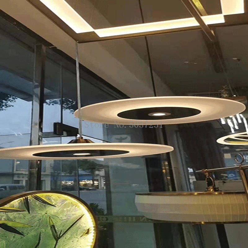 Lustre LED romantique minimaliste by Styliste Chanson Cosmique | Marco Lucetti