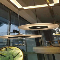 Lustre LED romantique minimaliste by Styliste Chanson Cosmique | Marco Lucetti