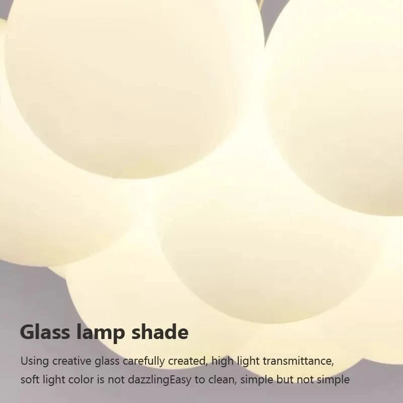 Lustre moderne en verre avec boules blanches LED | Marco Lucetti