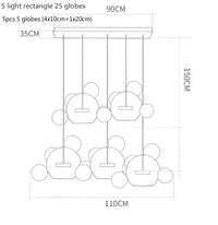 Lustre moderne en verre laiteux avec LED suspendue. | Marco Lucetti 5 lumières droites