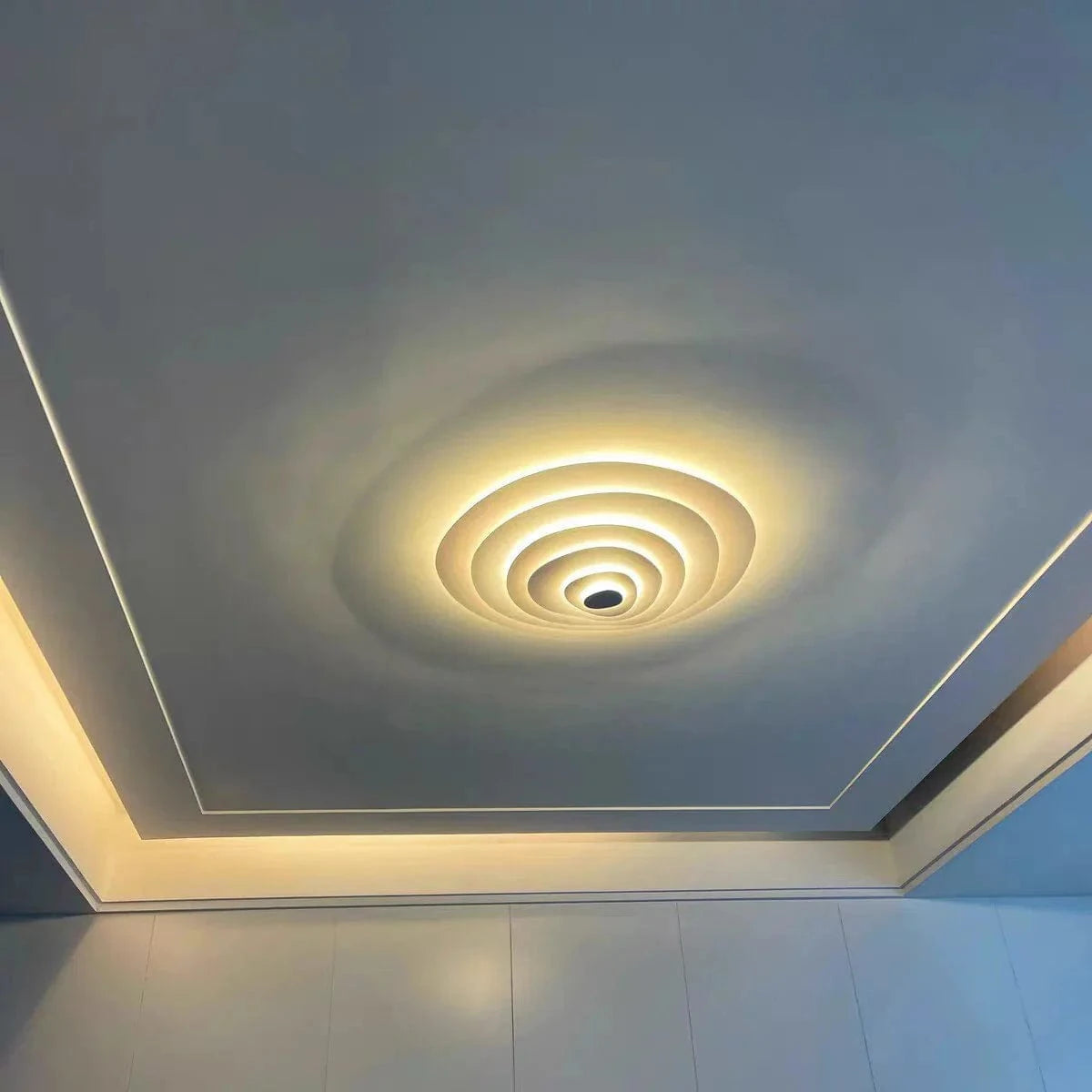 Lustre moderne LED Anneaux Annuels Ondulation Forme Décoration Fer Blanc | Marco Lucetti
