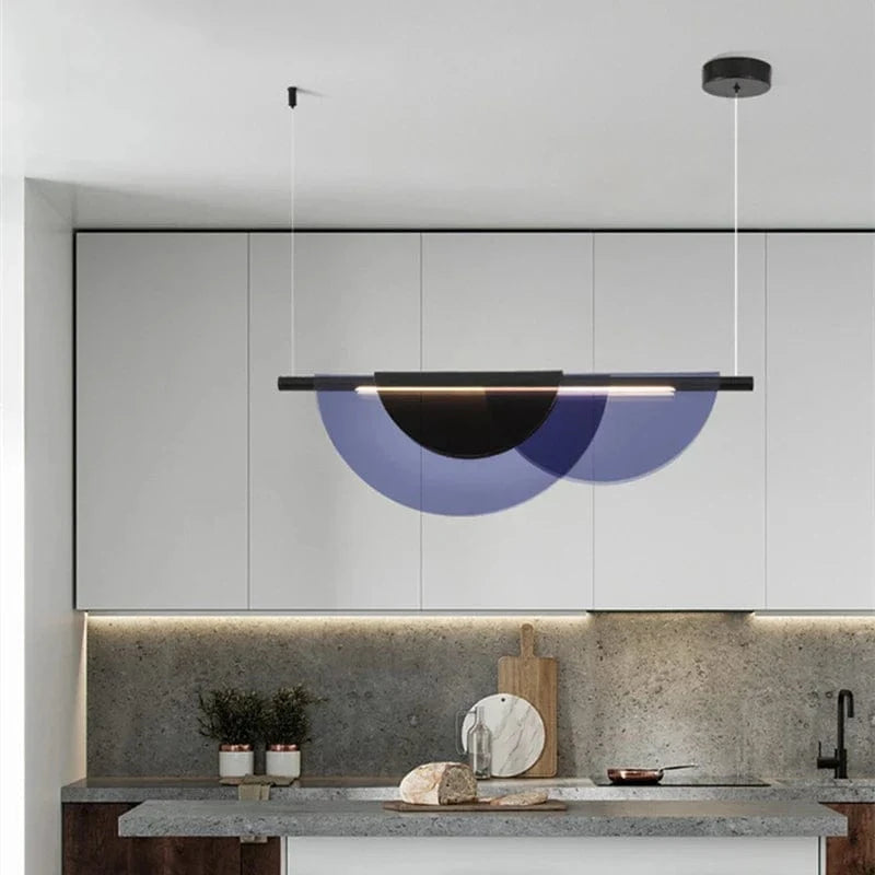 Lustre moderne nordique en acrylique et verre coloré LED | Marco Lucetti