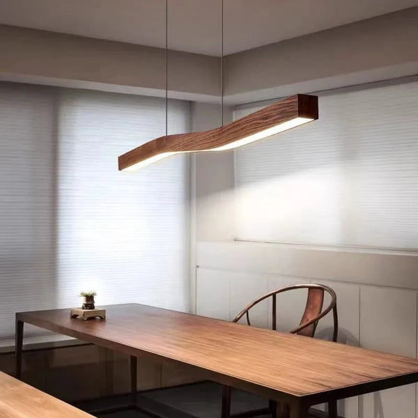 Lustre rétro en bois de noyer pour loft avec bande longue | Marco Lucetti