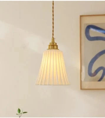 Lustre rétro français en céramique blanche de style vintage | Marco Lucetti Suspension en fer
