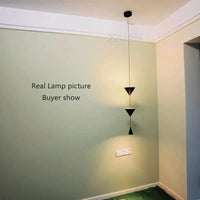 Lustre suspendu moderne à cône pour chambre à coucher avec LED noir et blanc | Marco Lucetti