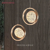 Lustre suspendu nordique moderne en acrylique doré à LED | Marco Lucetti