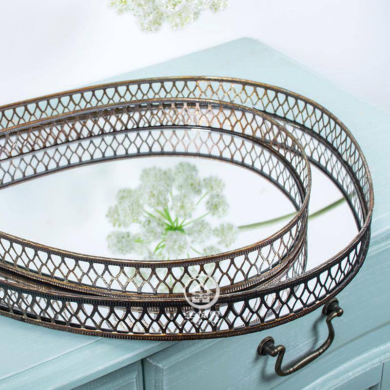 Miroir Mural Arrondi Industriel en Métal Antique | Marco Lucetti