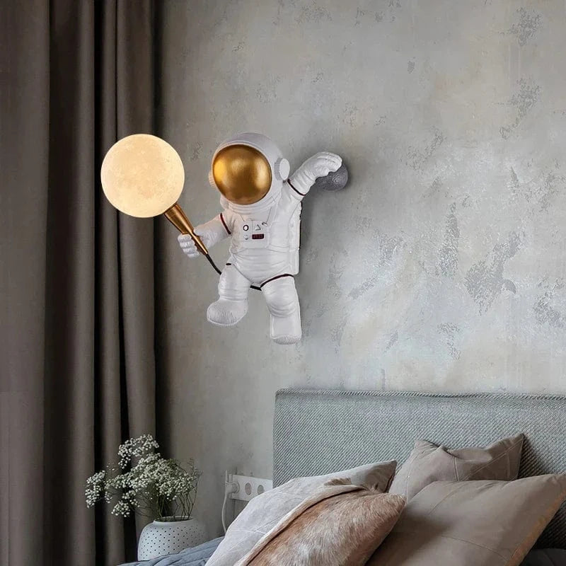 Nordique - Éclairage LED de style astronaute lunaire pour une décoration tendance à la maison | Marco Lucetti