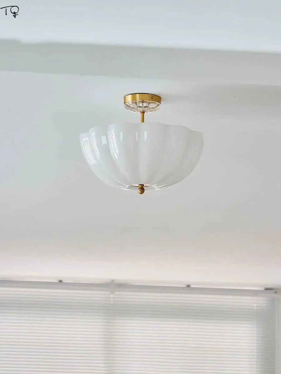 Plafonnier LED en verre crème et cuivre médiéval avec luminaires contemporains de qualité | Marco Lucetti