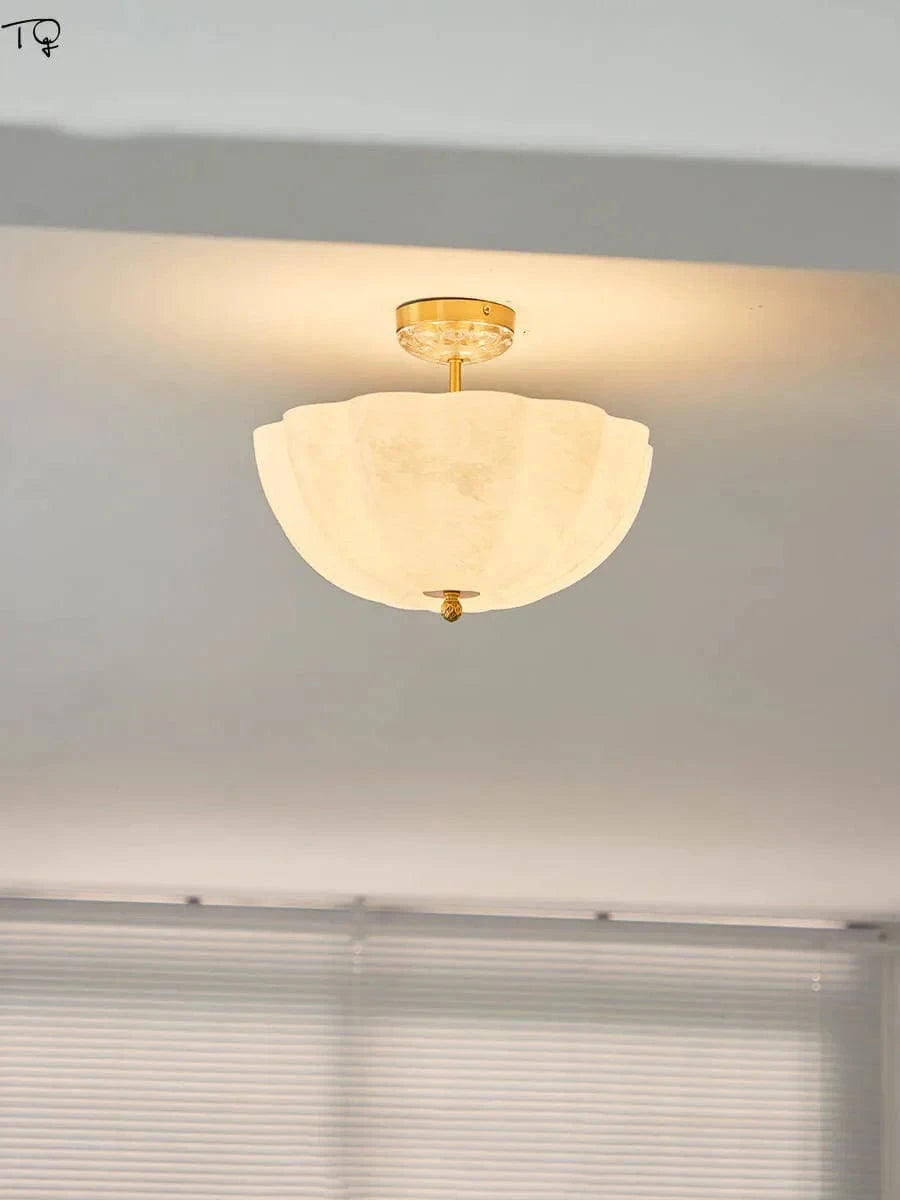 Plafonnier LED en verre crème et cuivre médiéval avec luminaires contemporains de qualité | Marco Lucetti