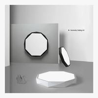 Plafonnier LED Geo, disponible en noir ou blanc. | Marco Lucetti