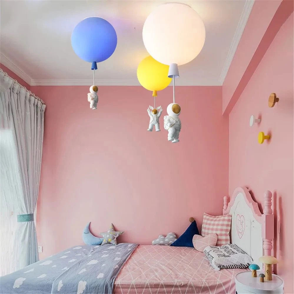 Plafonnier LED nordique « Astronaute et Ballons » pour Enfants | Marco Lucetti