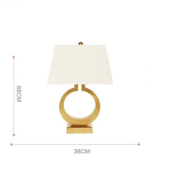 Lampe à poser LED en métal doré avec abat-jour triangulaire - style contemporain
