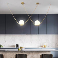 Suspension Arto : Boule de Verre avec Bras Doré