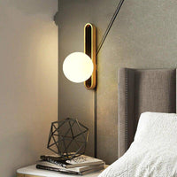 Applique murale design dorée avec boule en cristal - Édition American Luxe