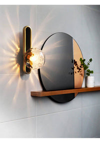 Applique murale design dorée avec boule en cristal - Édition American Luxe