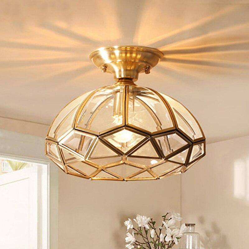 Plafonnier LED doré rustique.