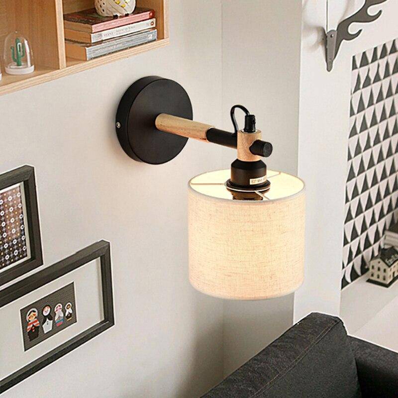 Applique murale design en bois et métal avec abat-jour cylindrique en tissu