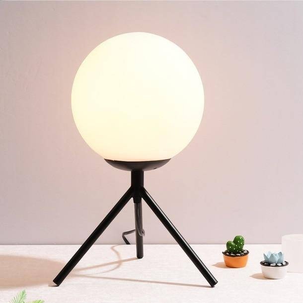 Lampe à poser dorée design