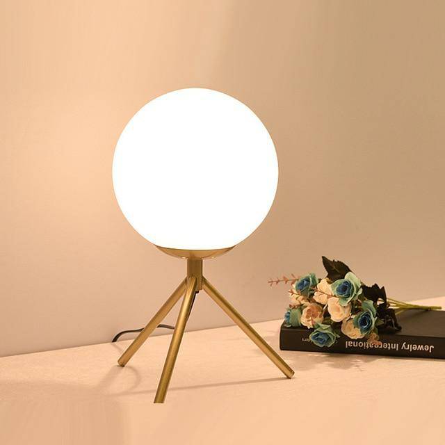 Lampe à poser dorée design
