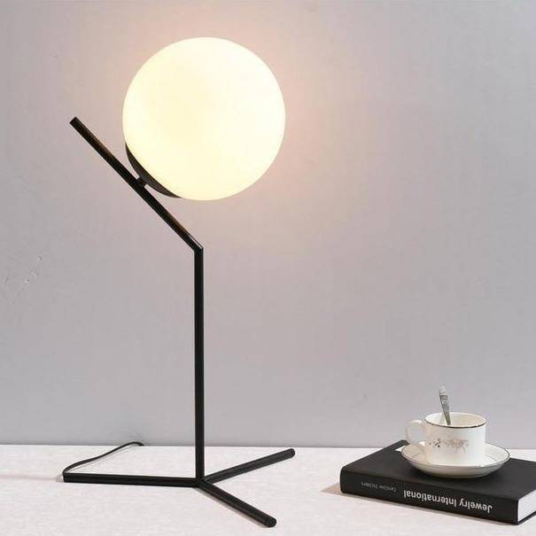 Lampe à poser dorée design