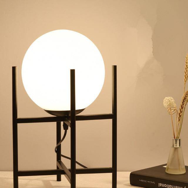 Lampe à poser dorée design
