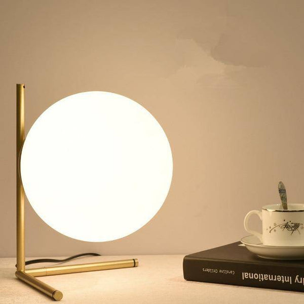 Lampe à poser dorée design