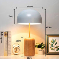 Lampe LED en bois avec abat-jour blanc