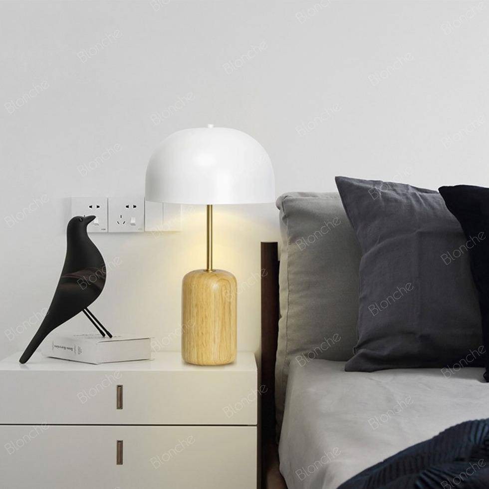 Lampe LED en bois avec abat-jour blanc