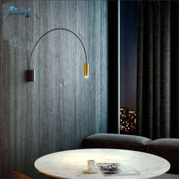 Applique murale LED dorée en métal design.