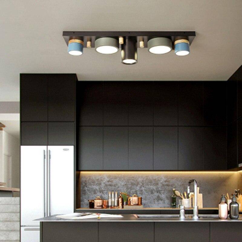 Plafonnier lumineux à LED avec spots cylindriques colorés